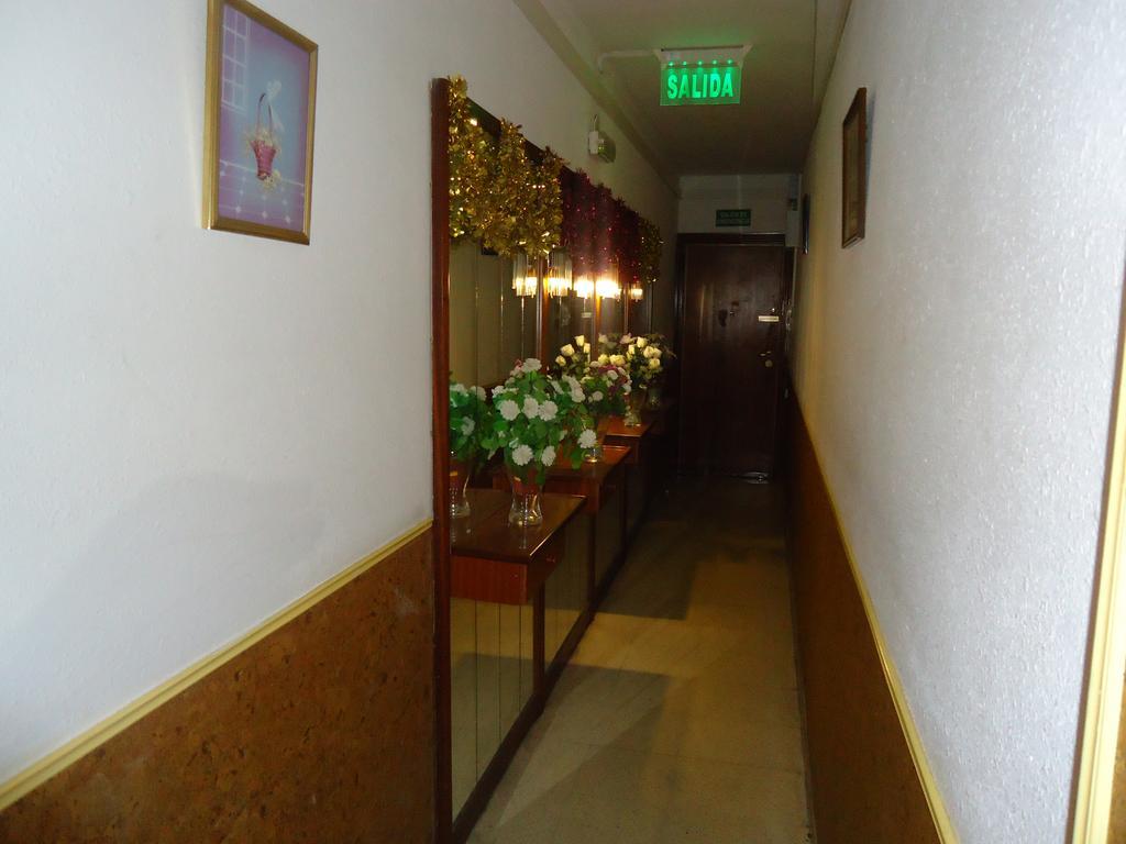 Hotel Pension Mode Lleida Exterior photo
